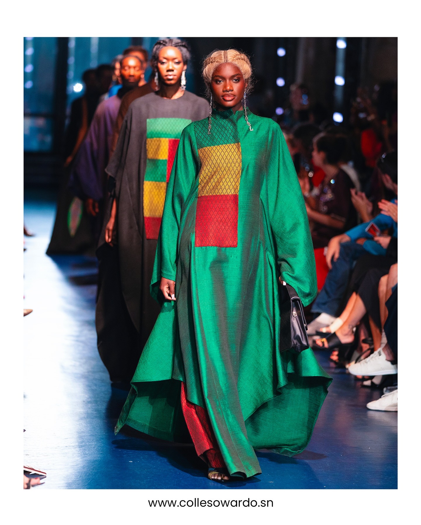 Robe émeraude aux couleurs panafricaines