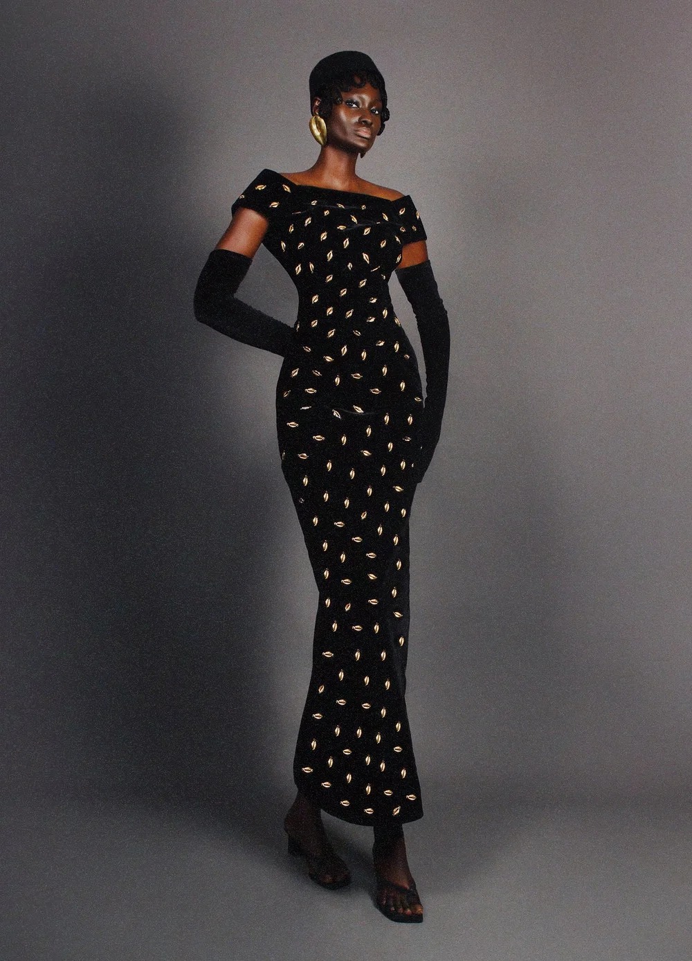 Nana Dress — robe sirène bustier semée de cauris dorés