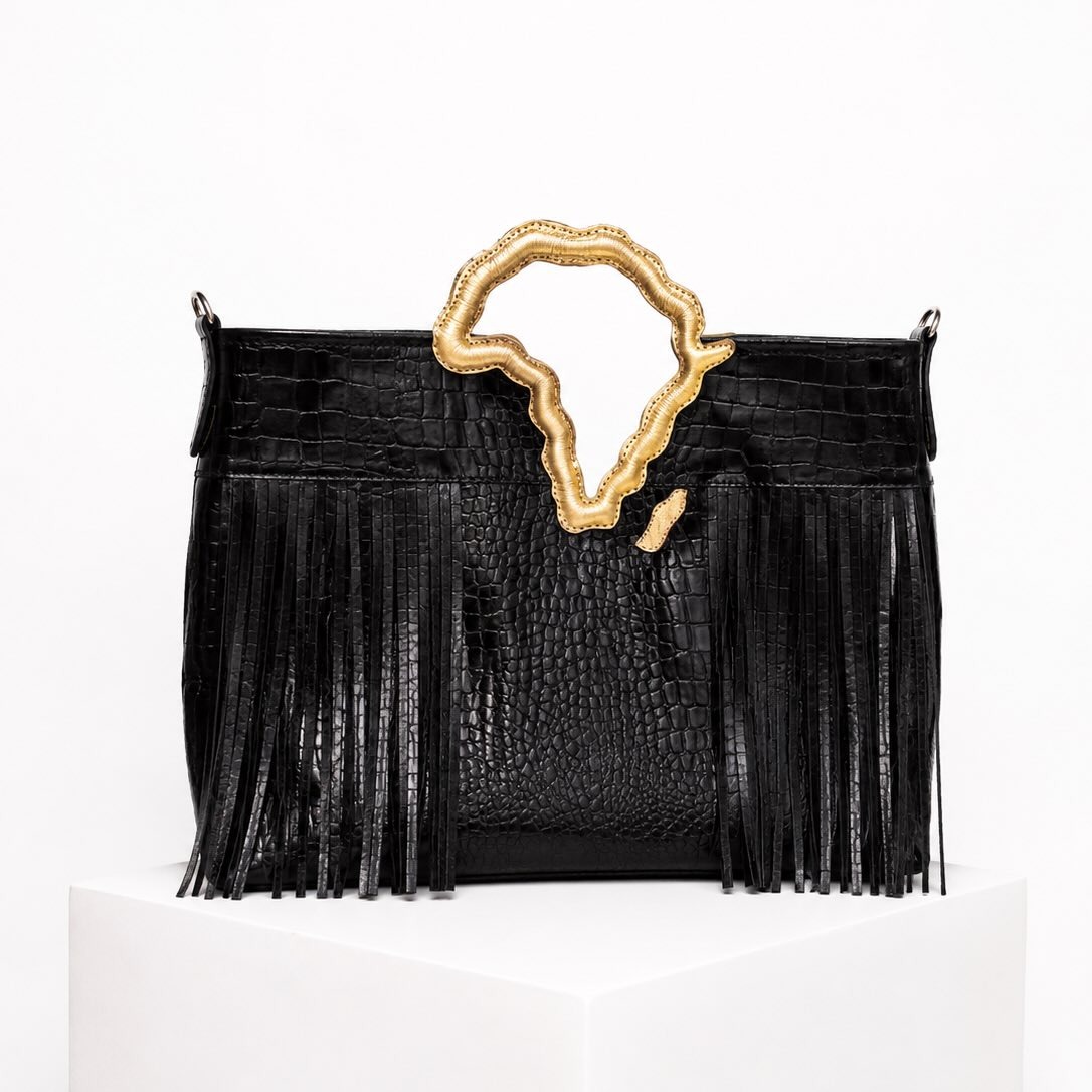 Le cabas signature — cuir croco noir, poignée Afrique dorée.