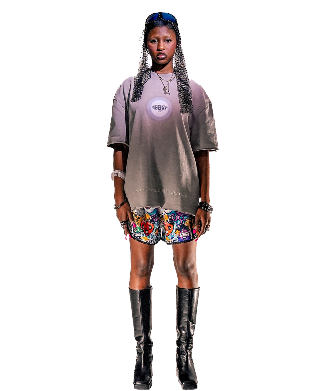 Tee-shirt oversize gris dégradé et short graffiti