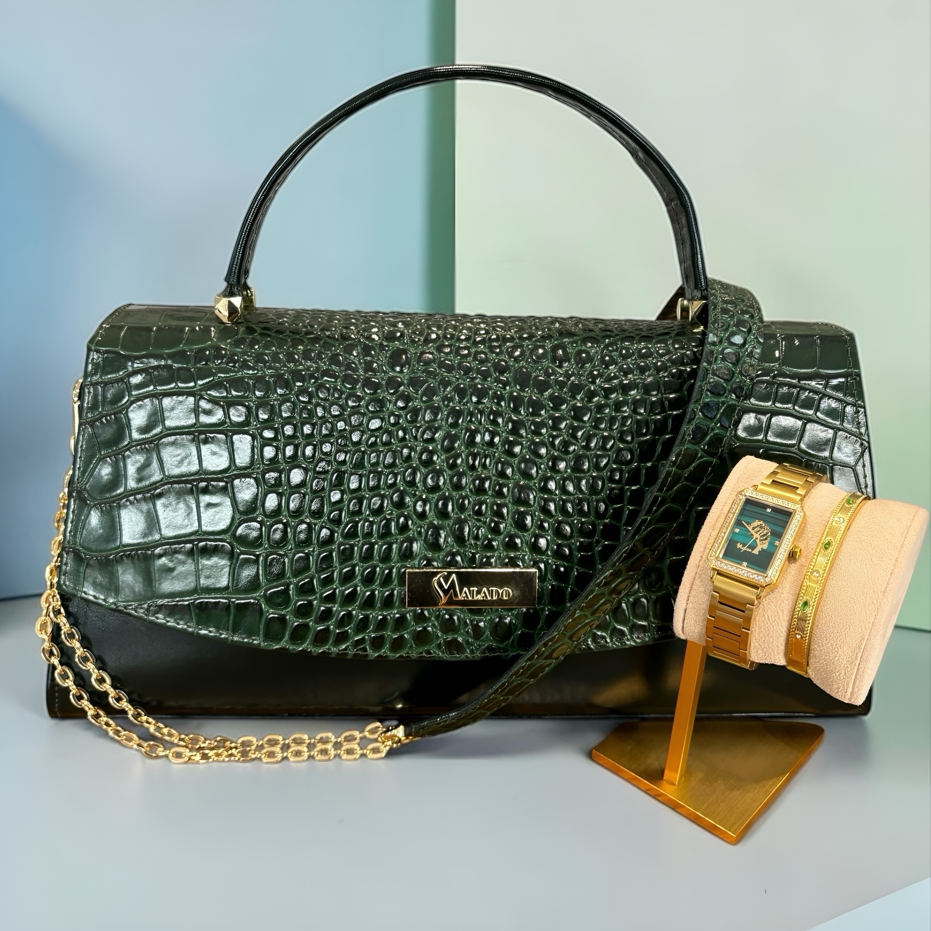 Sac vert crocodile et montre assortie