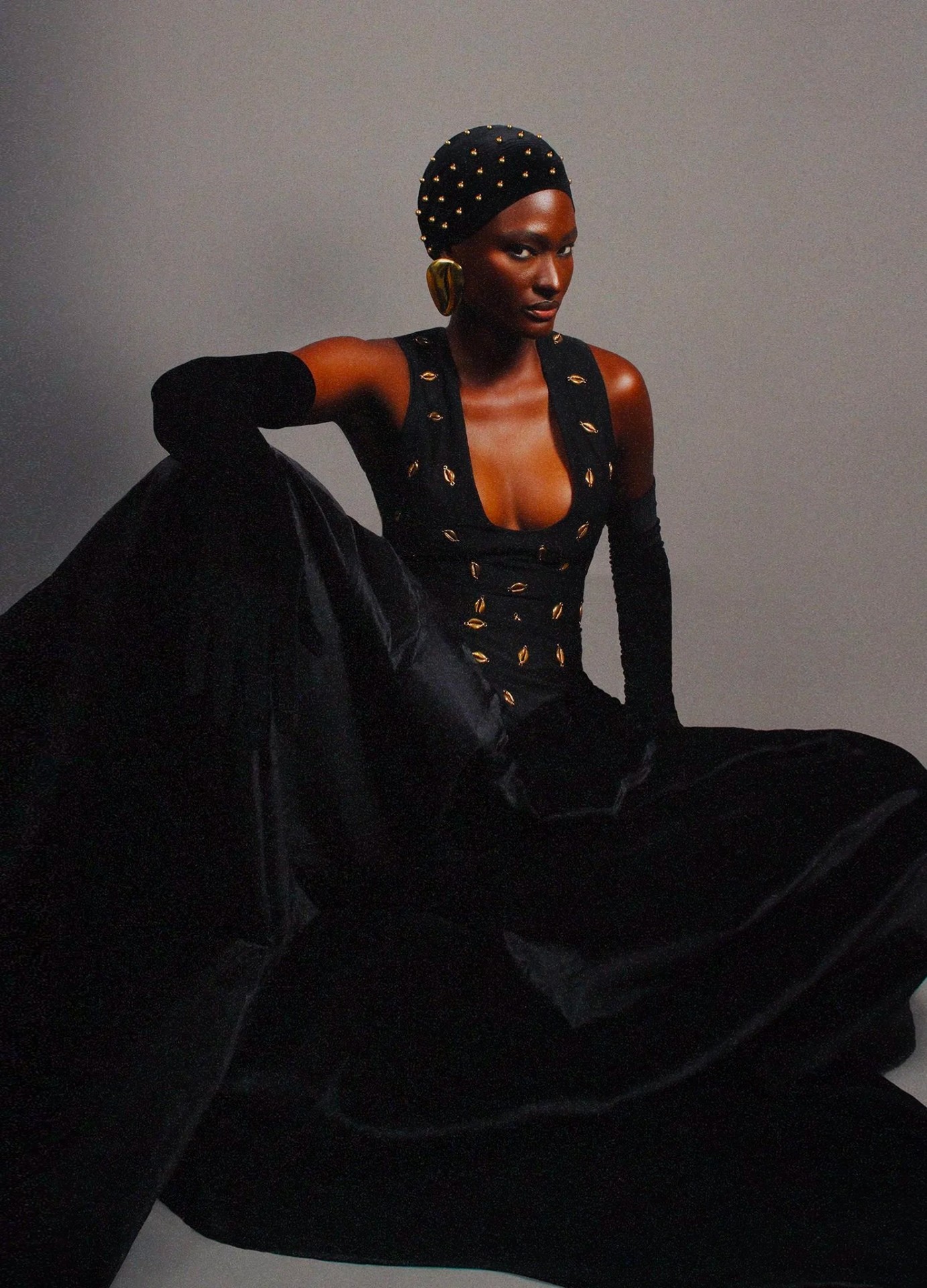 Num Jumpsuit — combinaison plongeante brodée cauris dorés