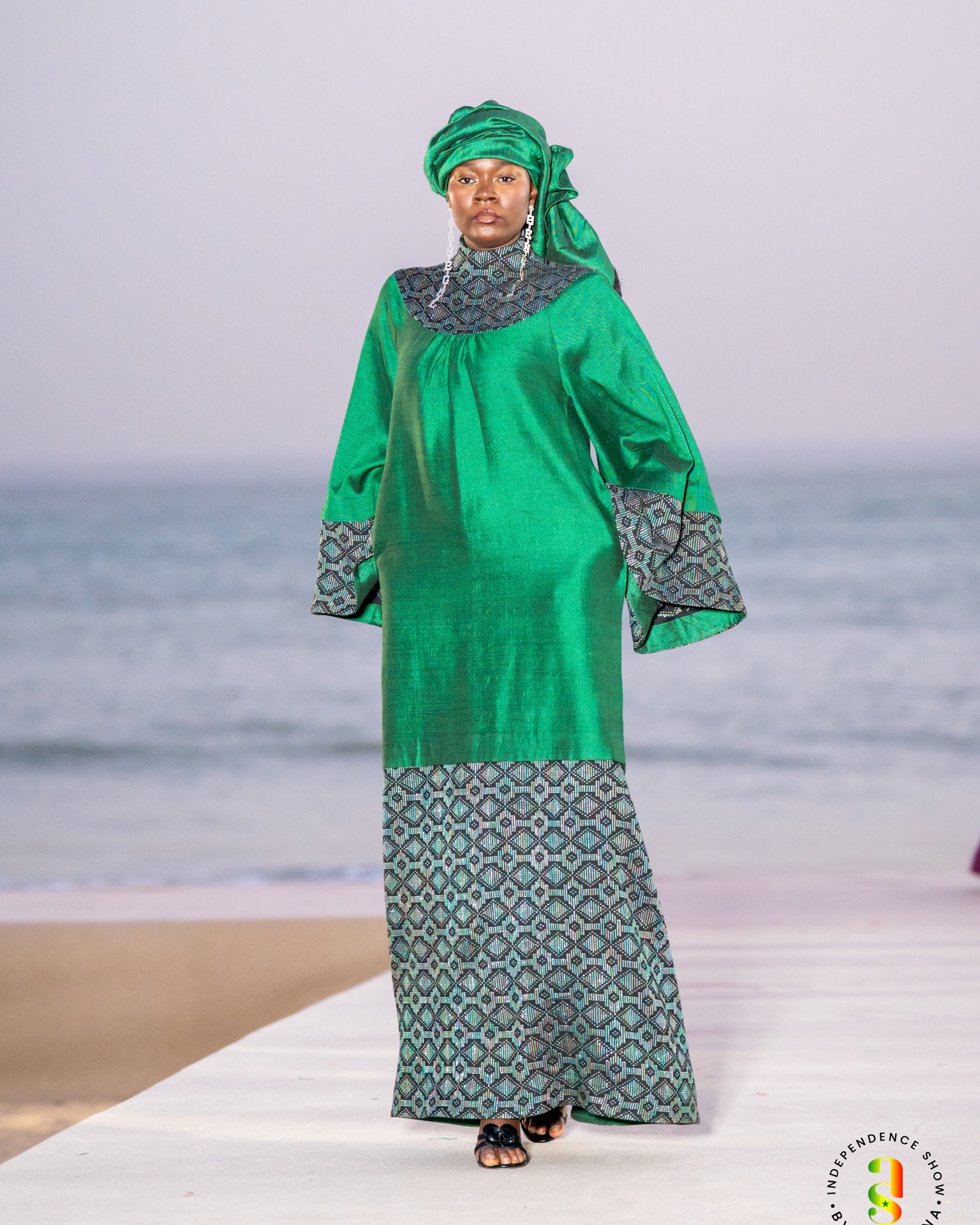 Grand boubou vert en tissage précieux