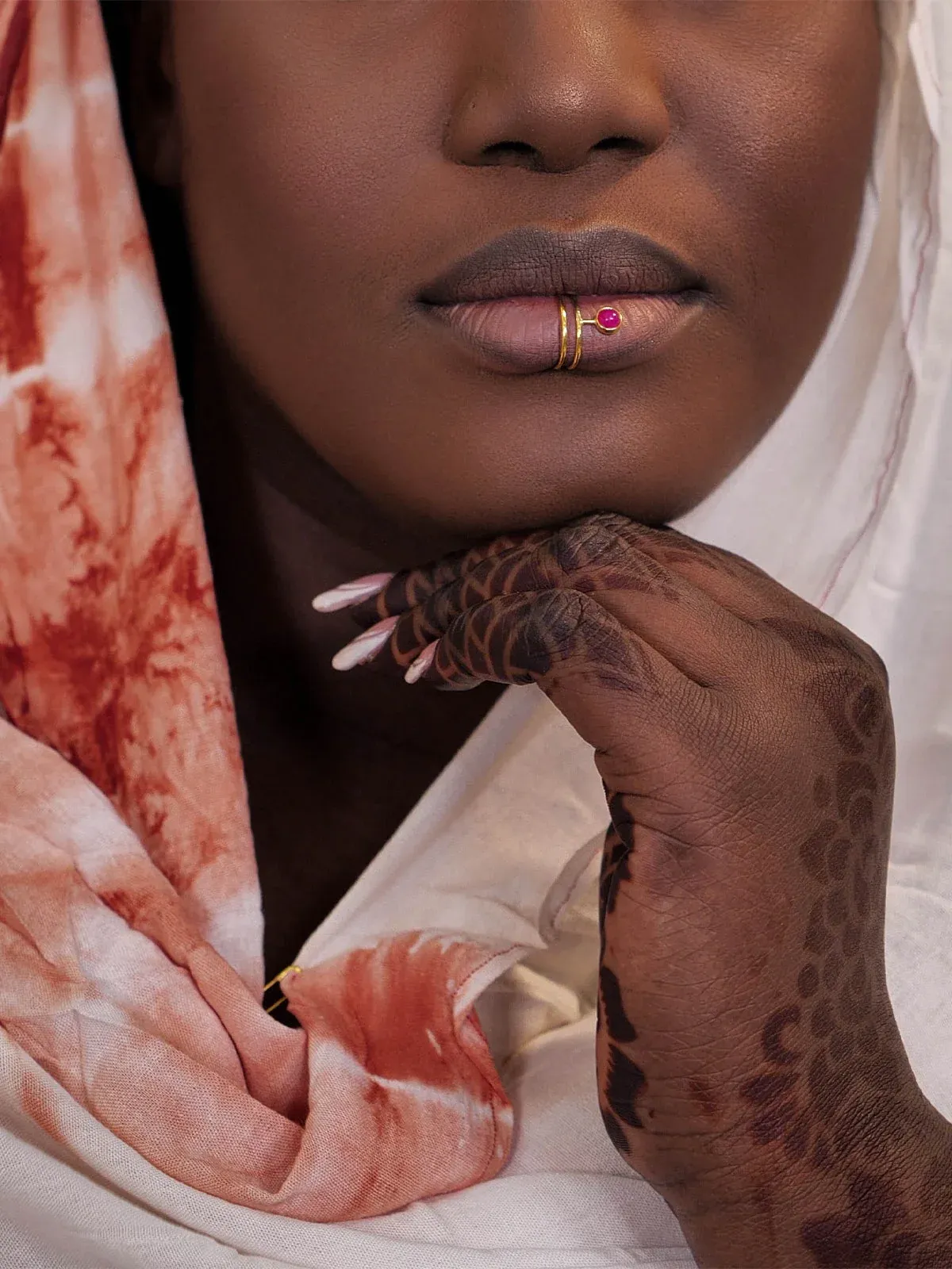 Lips Fatima, cabochon rubis