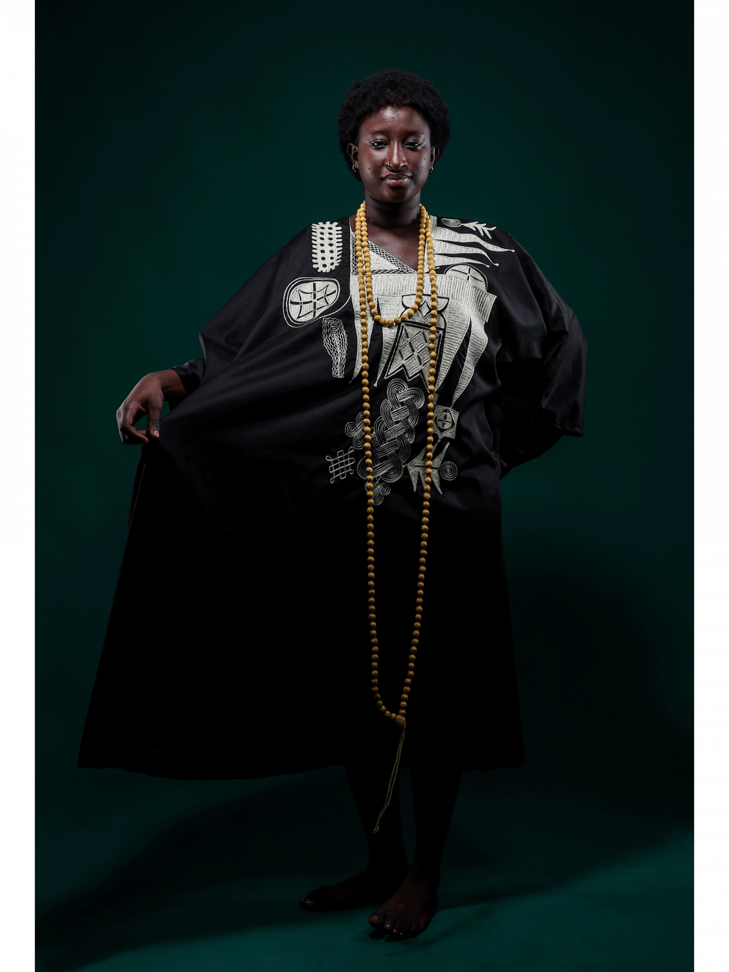 Grand boubou Gnul Kook — broderies signes graphiques