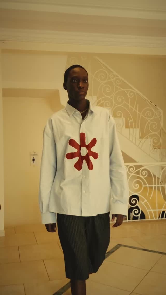 Chemise oversize à fleur peinte, bermuda rayé