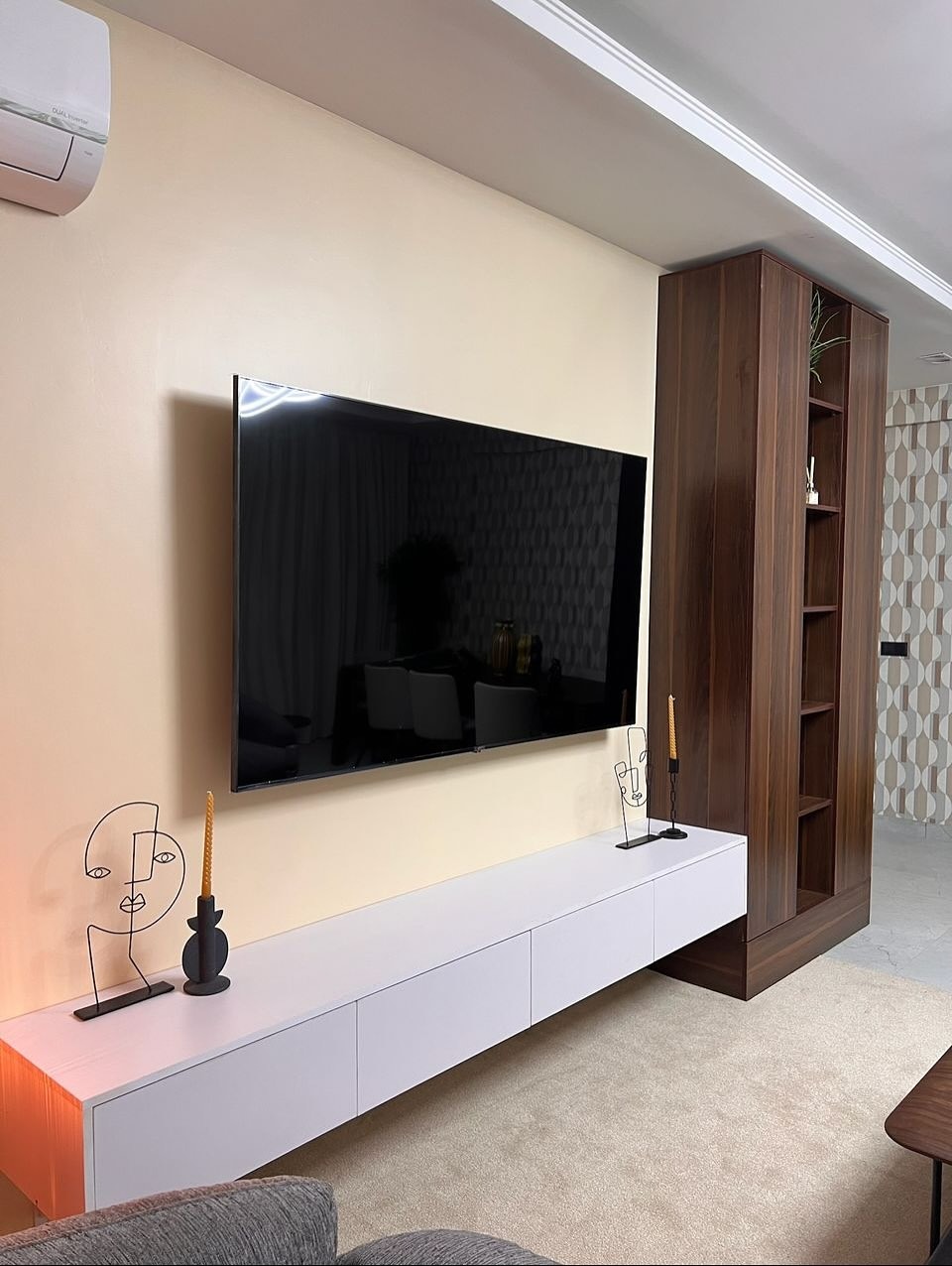 Meuble TV et colonne en bois massif