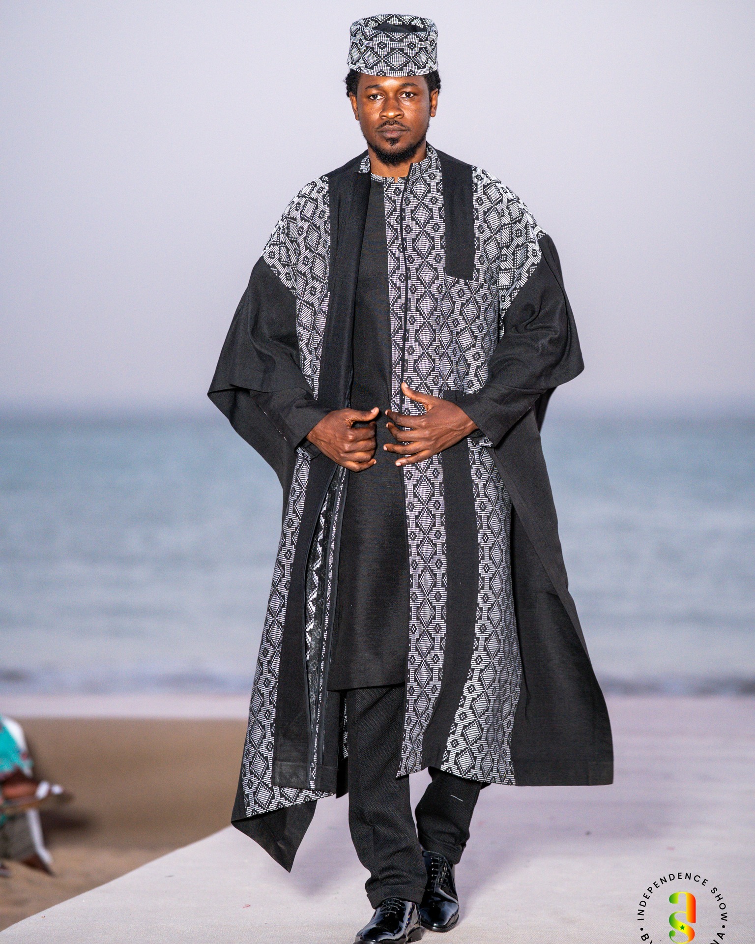 Boubou d'apparat en tissage graphique