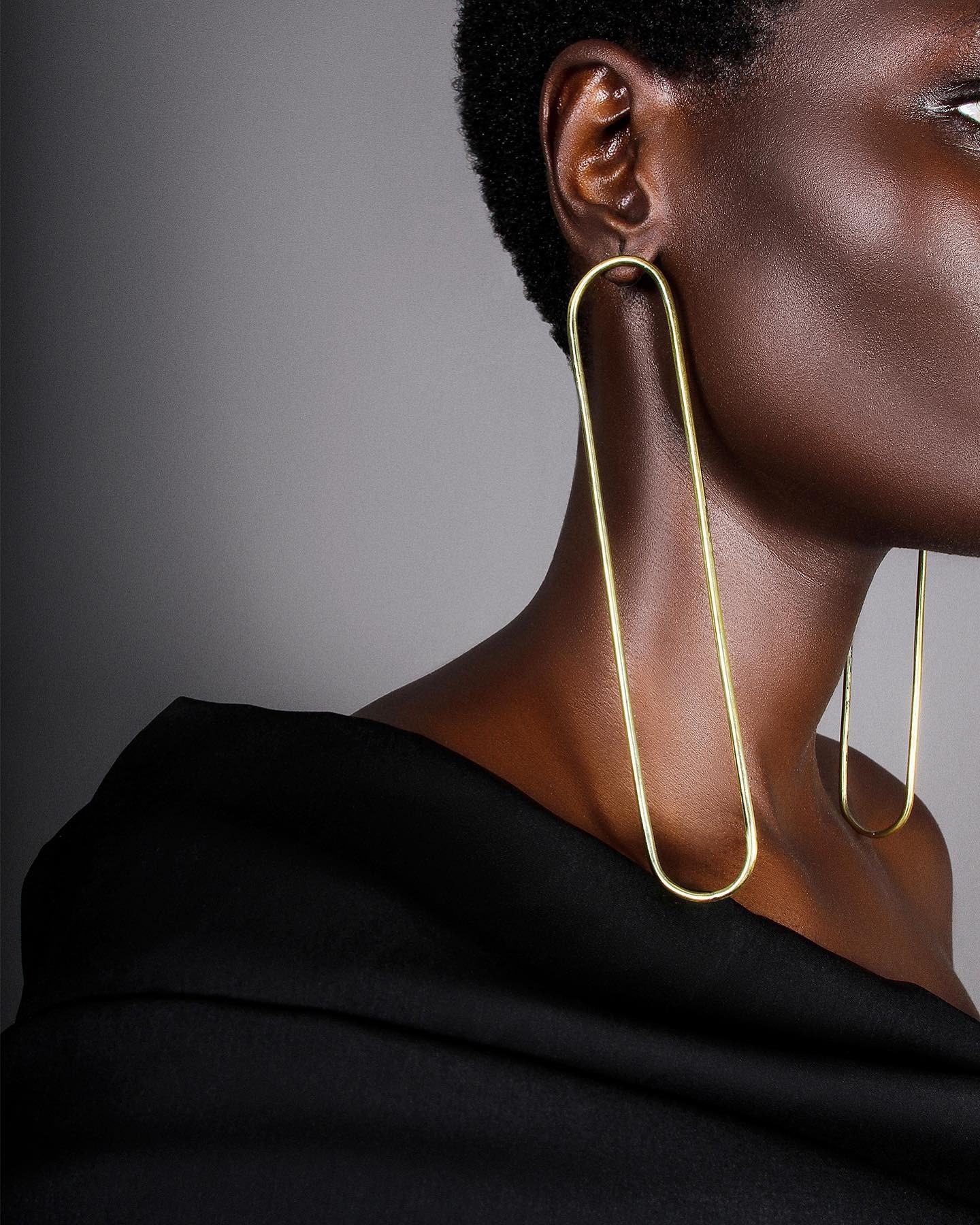 Boucles d'oreilles ovales oversize en laiton doré