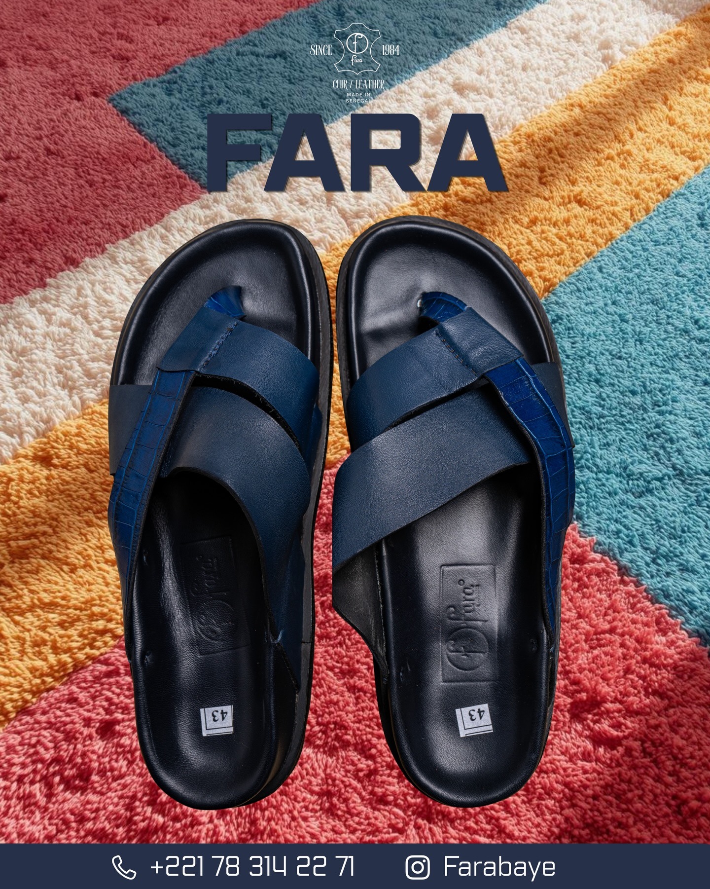 Sandales croisées en cuir marine et croco bleu