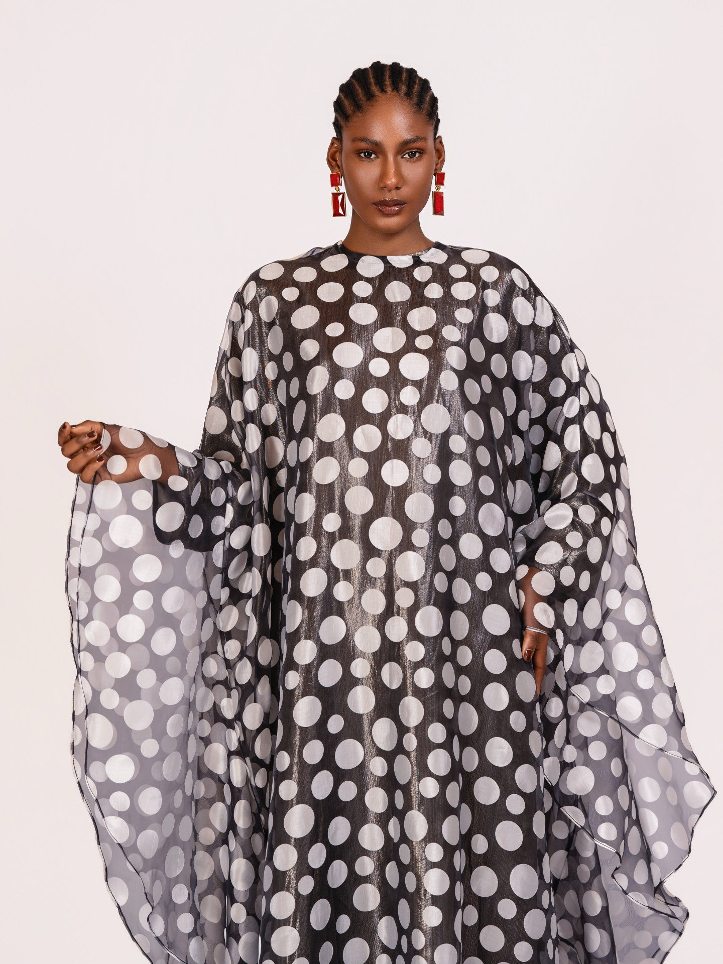 Robe organza pois blancs sur fond noir