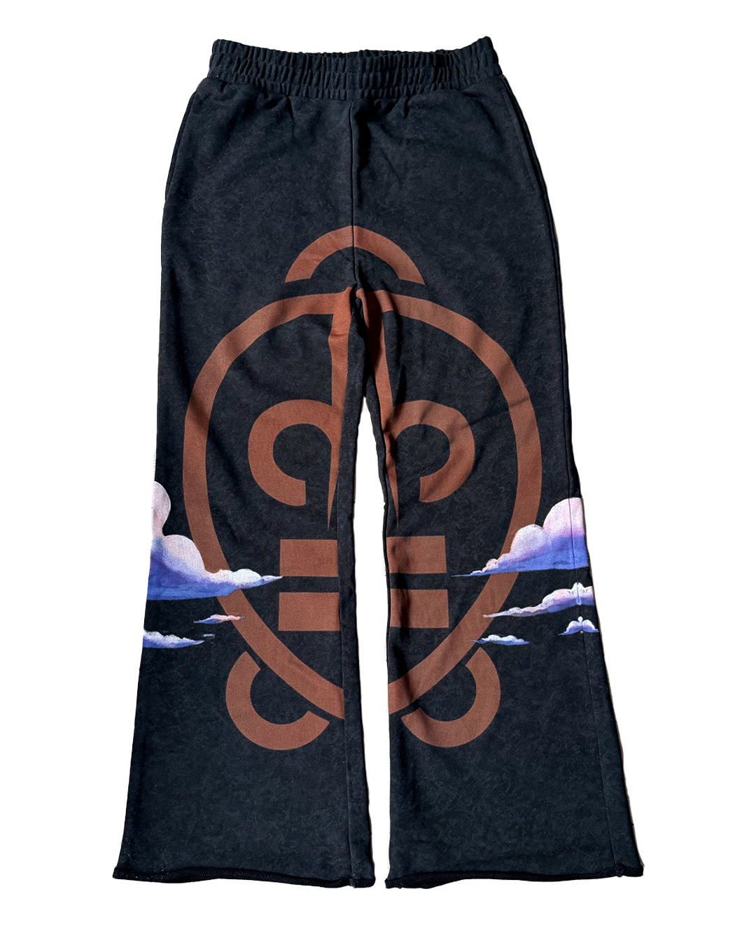 Pantalon flare délavé, grand symbole adinkra et nuages peints