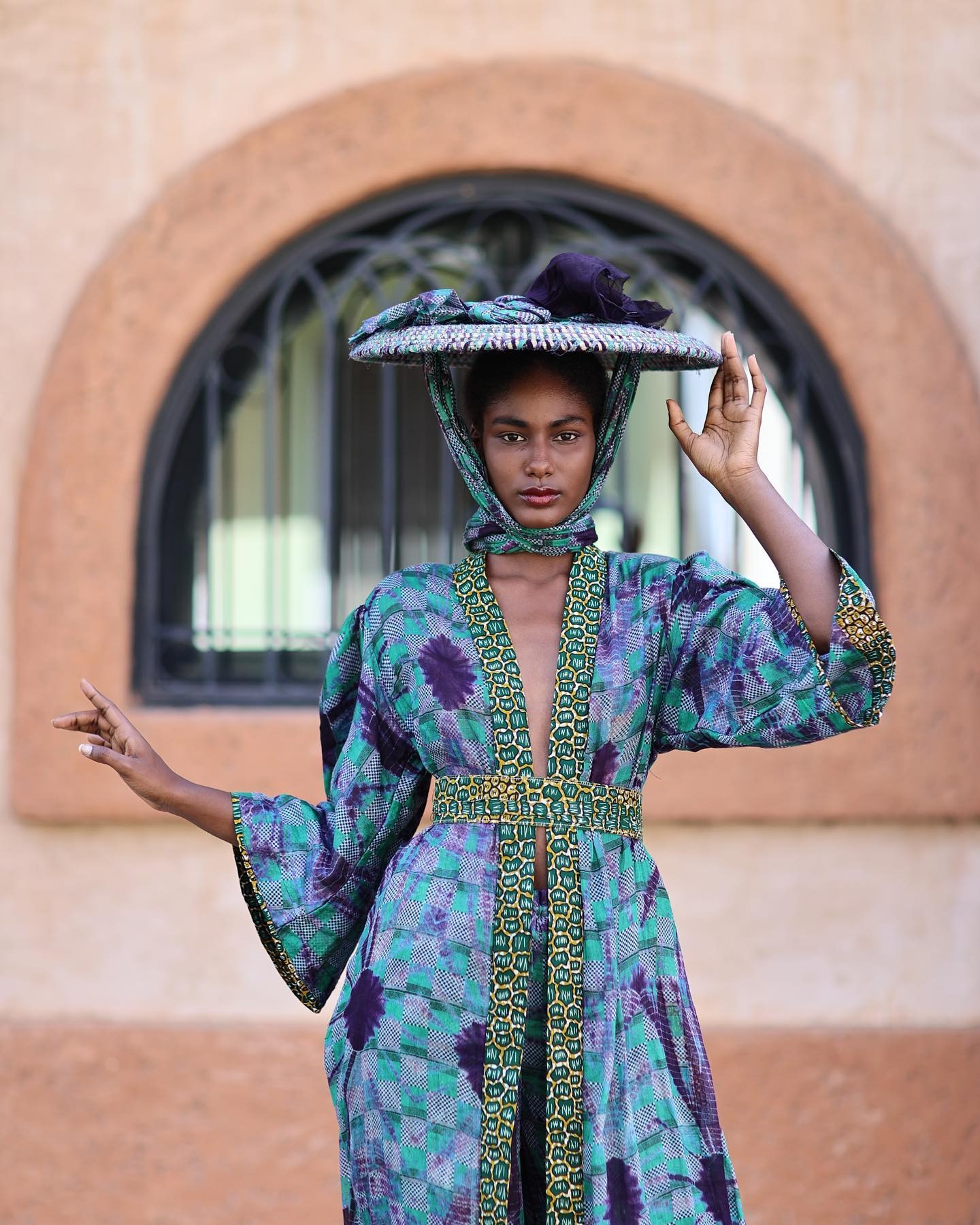 Cape tie & dye vert-violet et chapeau signature