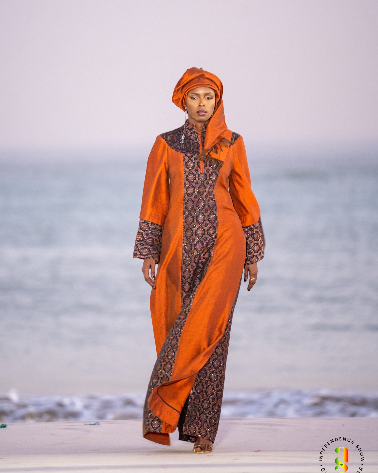 Silhouette hooded en tissage manjak
