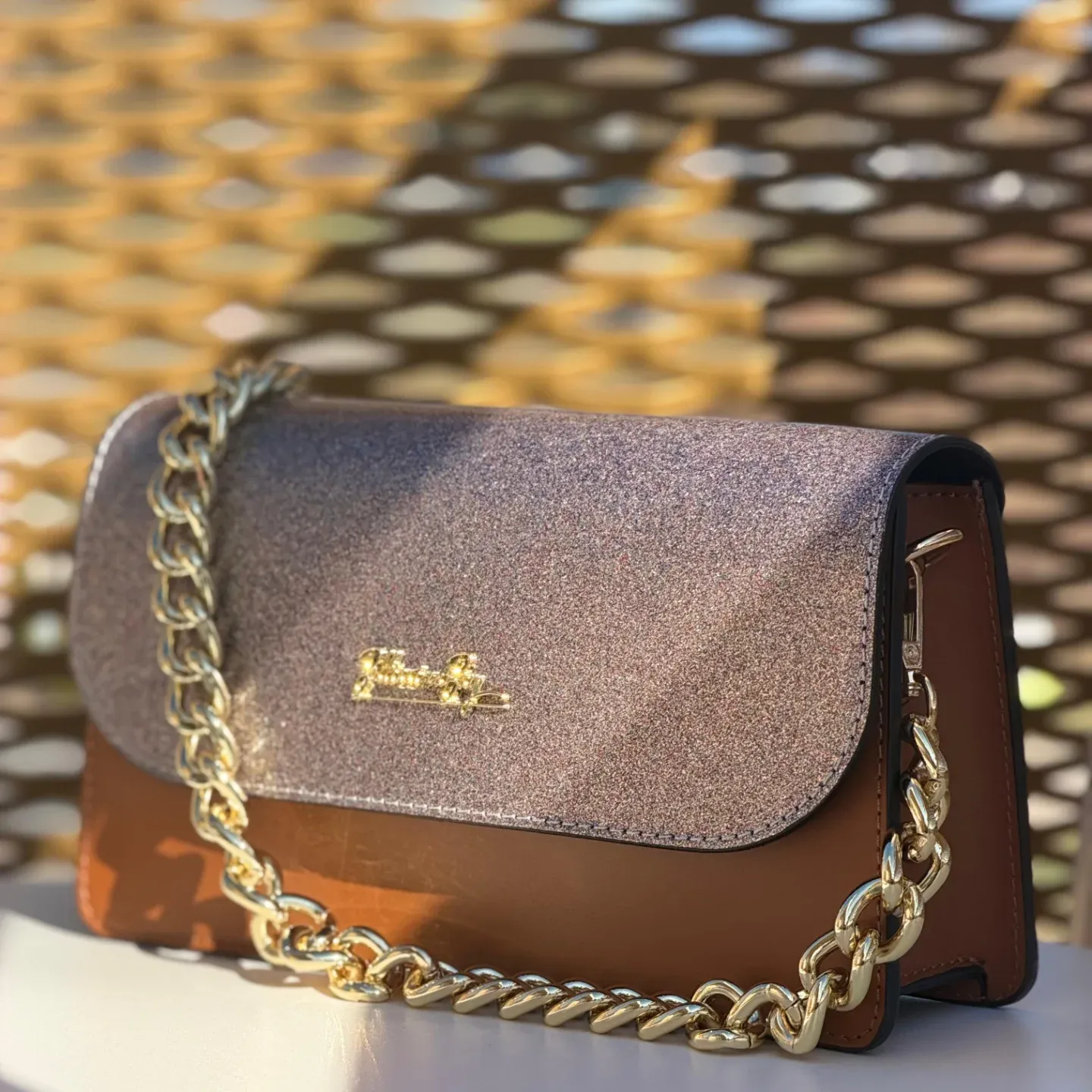 Pochette bi-matière glitter & cuir cognac