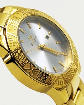 Montre or, cadran silver, motifs traditionnels gravés
