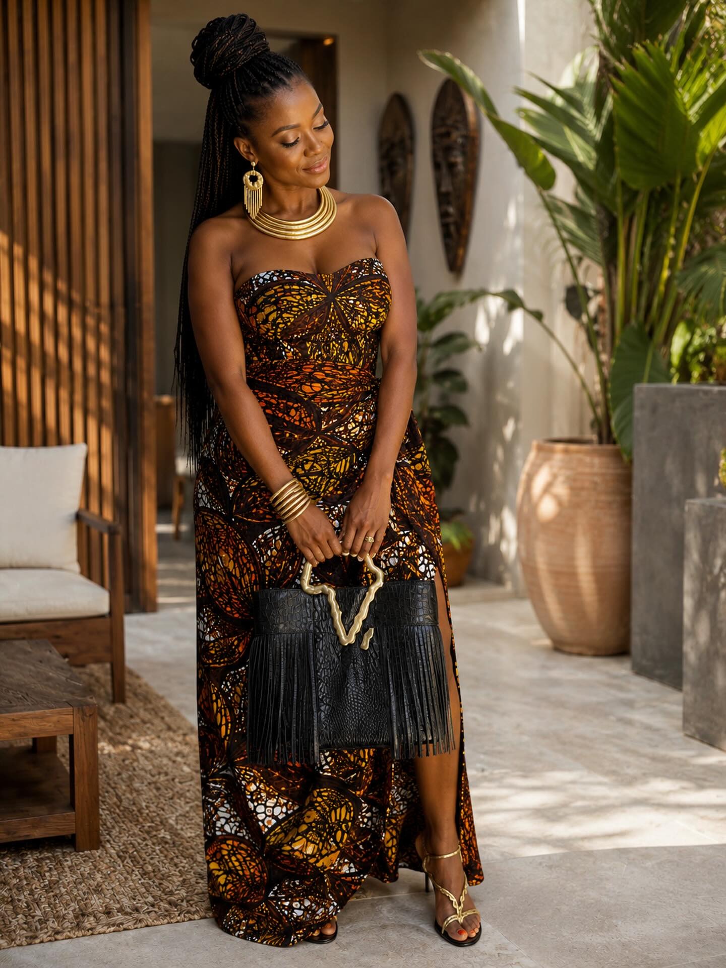 Silhouette wax et sac à franges : la maison en total look.