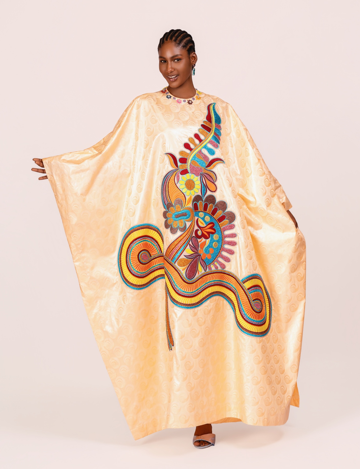 Boubou pêche brodé motif arabesque