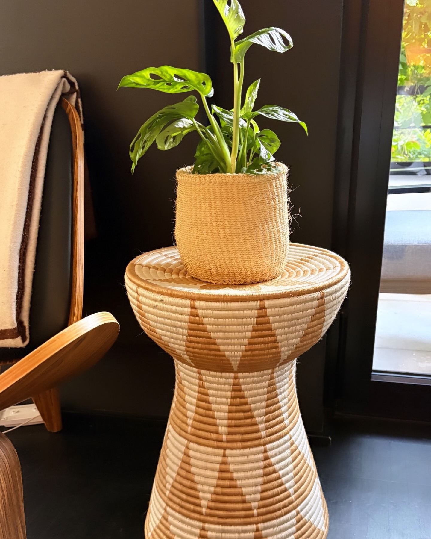 Tabouret sablier tressé et cache-pot sisal