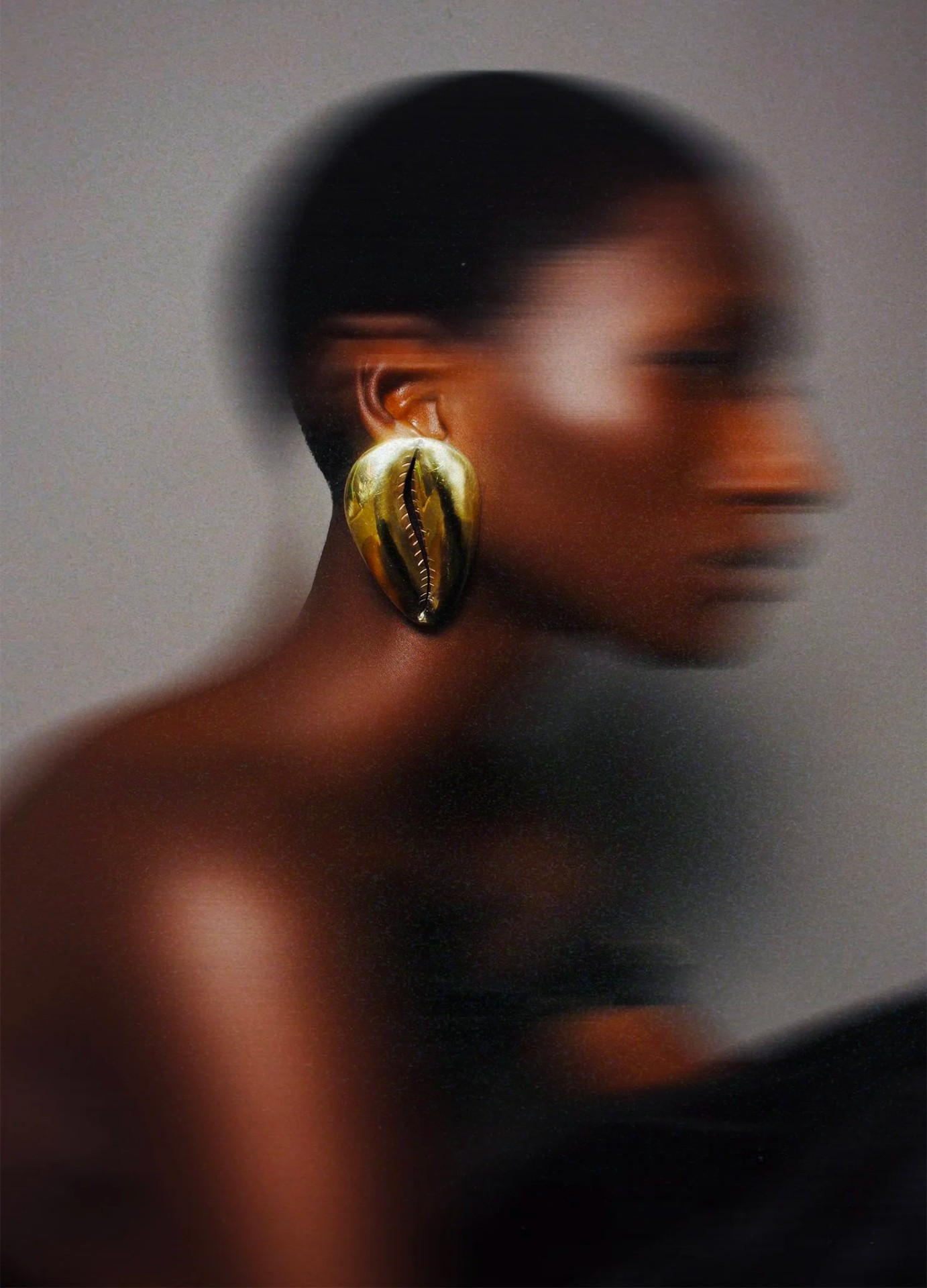 Petaw Earrings — boucle cauri en laiton doré